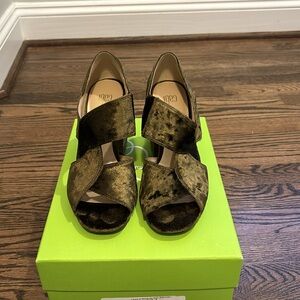 Cabi Interlock Block crushed velvet heel size 8, EUC